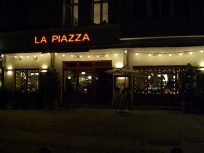 照片: La Piazza